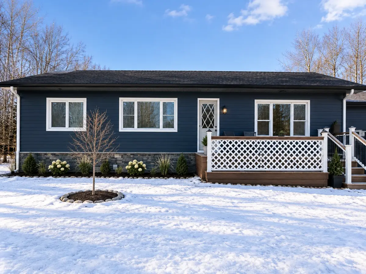 Navy vinyl siding on a house in Giroux, in winter
